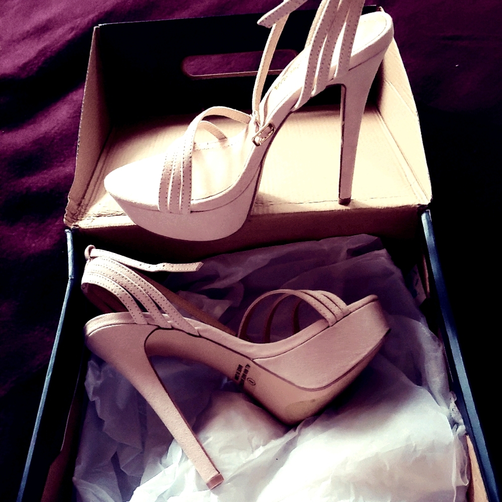 NUDE HEELS